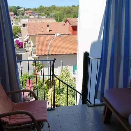 N239 - Numana, cielo-terra con vista mare *
