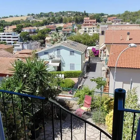 N239 - Numana, cielo-terra con vista mare *